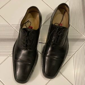 Cole Haan men’s black leather lace-up dress shoe with Nike Air soles.Minor scuff